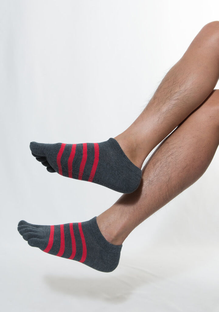 Stripe line finger socks,charcoal, medium image number 1